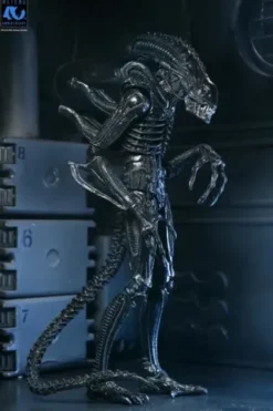 Aliens 40th Anniversary Warrior Xenomorph Black Ultimate Af