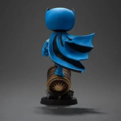 Batman Minifigura Mini Co. PVC Batman on Bat-Signal (Blue Variant) 15 cm