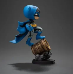 Batman Minifigura Mini Co. PVC Batman on Bat-Signal (Blue Variant) 15 cm