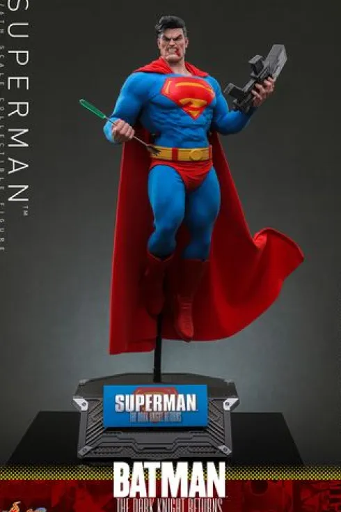 Batman: The Dark Knight Returns Figura Comic Masterpiece 1/6 Superman 34 cm