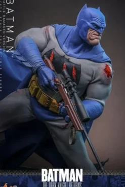 Batman: The Dark Knight Returns Figura Comic Masterpiece 1/6 Batman (Battle Damaged Version) 32 cm