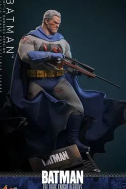 Batman: The Dark Knight Returns Figura Comic Masterpiece 1/6 Batman (Battle Damaged Version) 32 cm