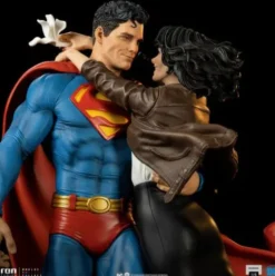 DC Comics Diorama 1/6 Superman & Lois 57 cm