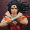 DC Comics Estatua Premium Format Wonder Woman: Saving the Day 50 cm