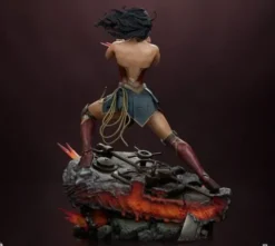 DC Comics Estatua Premium Format Wonder Woman: Saving the Day 50 cm