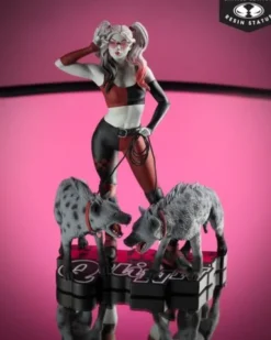 DC Direct Estatua 1/10 Harley Quinn: Red, White & Black Harley Quinn by Jenny Frison 19 cm
