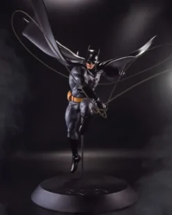 DC Direct Estatua Resina DC Designer Series Batman (by Dan Mora) 40 cm