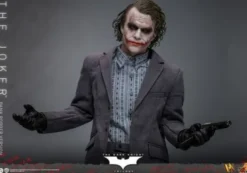 El Caballero oscuro Figura DX 1/6 The Joker (Bank Robber Version) 30 cm