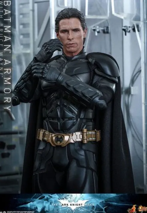 El caballero oscuro: La leyenda renace Figuras y Diorama Movie Masterpiece 1/6 Batman Armory with Bruce Wayne 30 cm