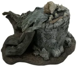 Friday the 13th: The Game Diorama Trenchcoat with Spikes Inferno Room Deluxe Set
