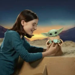 Hasbro Star Wars Galactic Snackin’ Grogu