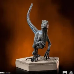 Jurassic World Icons Estatua Velociraptor Blue 9 cm