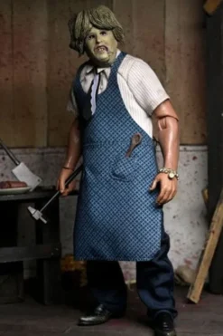 La Matanza de Texas Clothed Figura Leatherface with Old Lady Mask 20 cm