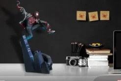 Marvel Estatua Premium Format Miles Morales 60 cm