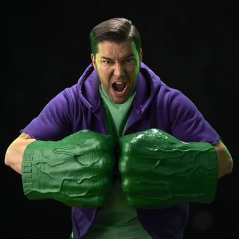 Marvel Legends Series Incredible Hulk Premium Role-play Fists with Smash ‘N Bash Sound FX