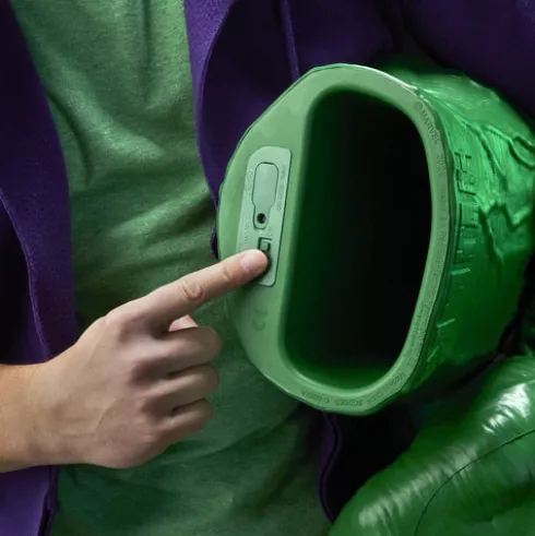 Marvel Legends Series Incredible Hulk Premium Role-play Fists with Smash ‘N Bash Sound FX