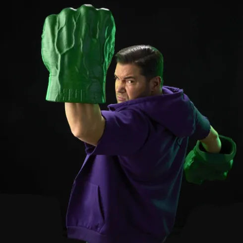 Marvel Legends Series Incredible Hulk Premium Role-play Fists with Smash ‘N Bash Sound FX