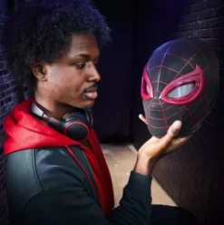 Marvel Legends Series Spider-Man: Miles Morales Electronic Expressive Mask