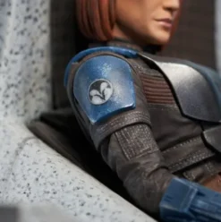 Star Wars: The Mandalorian Estatua Premier Collection 1/7 Bo-Katan Kryze on Throne 35 cm