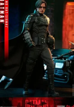 The Batman Figura Movie Masterpiece 1/6 Batman with Bat-Signal 31 cm