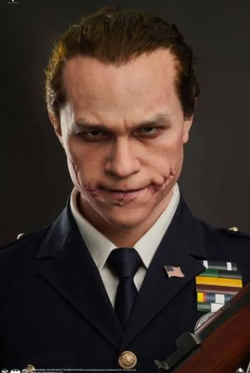 The Dark Knight Busto 1/1 The Joker (Police Uniform) 87 cm