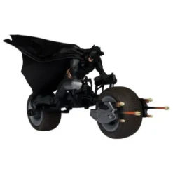 The Dark Knight DC Multiverse Figura con Vehículo Batman & The Batpod 18 cm