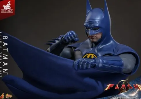 The Flash Movie Masterpiece Action Figure 1/6 Batman (Blue & Grey Suit) Limited Edition Hot Toys Exclusive 30 cm
