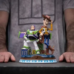 Toy Story Estatua 1/10 Deluxe Art Scale Buzz & Woody 38 cm