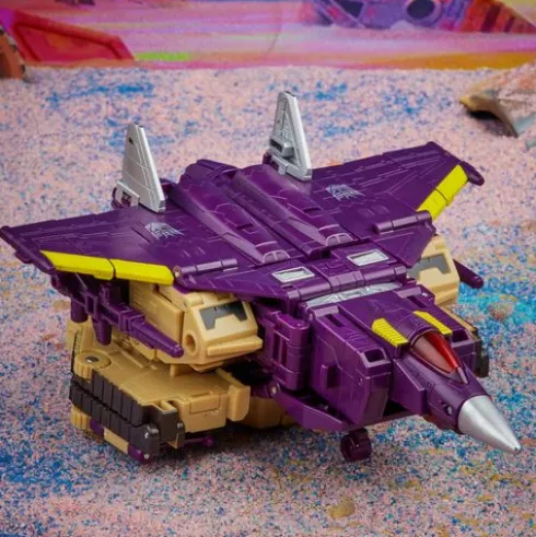 Transformers Generations Legacy Series Leader Blitzwing