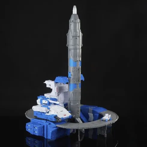 Transformers Generations Selects Titan Class Guardian Robot & Lunar-Tread