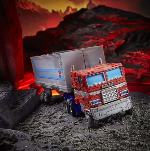 Transformers Generations War for Cybertron: Kingdom Leader WFC-K11 Optimus Prime)