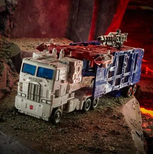 Transformers Generations War for Cybertron: Kingdom Leader WFC-K20 Ultra Magnus