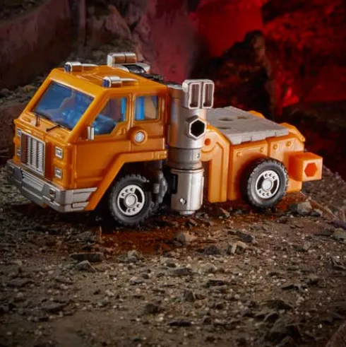 Transformers Generations War for Cybertron: Kingdom Deluxe WFC-K16 Huffer