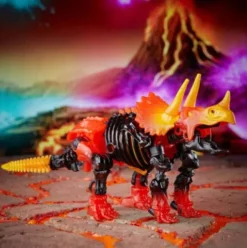 Transformers Generations WfC Deluxe WFC-K39 Tricranius Beast Power Fire Blasts