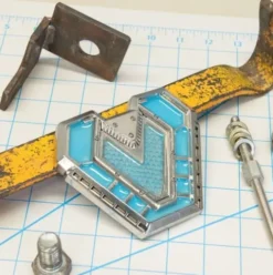 Wakanda Forever Iron Heart Arc Reactor Réplica que brilla en la oscuridad Pin magnético