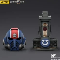Warhammer 40,000: Space Marine 2 Réplica Ultramarines Lieutenant Titus casco con expositor 44 cm