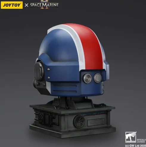 Warhammer 40,000: Space Marine 2 Réplica Ultramarines Lieutenant Titus casco con expositor 44 cm