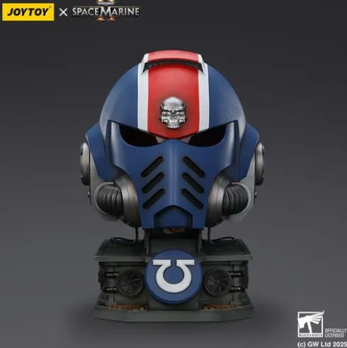 Warhammer 40,000: Space Marine 2 Réplica Ultramarines Lieutenant Titus casco con expositor 44 cm
