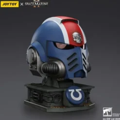 Warhammer 40,000: Space Marine 2 Réplica Ultramarines Lieutenant Titus casco con expositor 44 cm