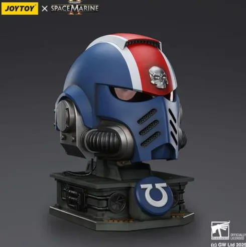 Warhammer 40,000: Space Marine 2 Réplica Ultramarines Lieutenant Titus casco con expositor 44 cm