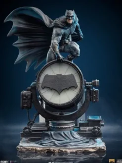 Zack Snyder’s Justice League Estatua 1/10 Deluxe Art Scale Batman on Batsignal 28 cm