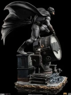 Zack Snyder’s Justice League Estatua 1/10 Deluxe Art Scale Batman on Batsignal 28 cm